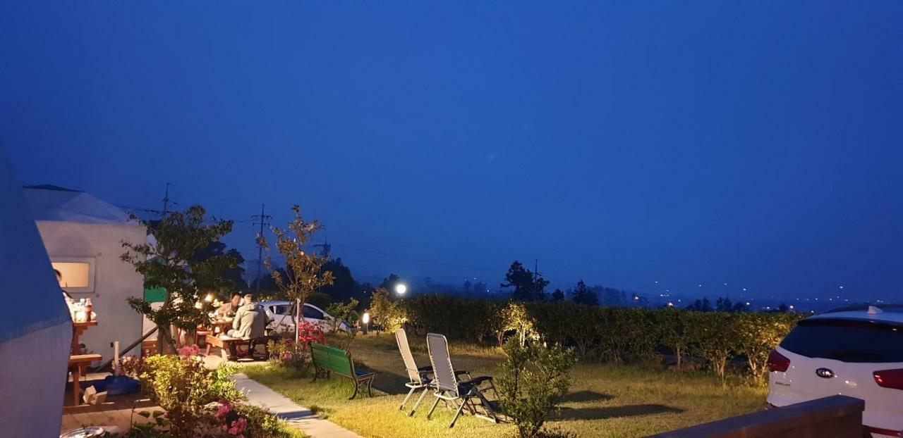 Вілла Jeju Starlight Glamping Екстер'єр фото